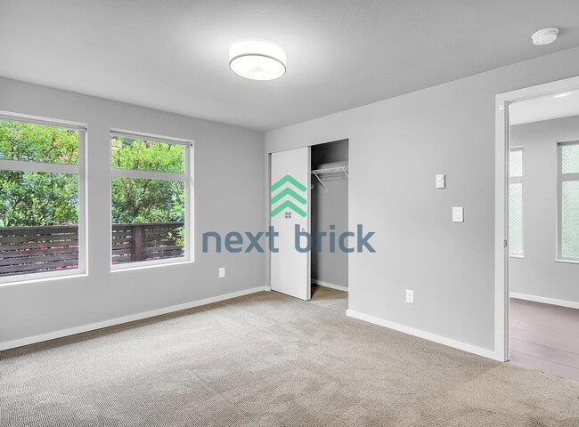 Building Photo - 3BR / 3BA Single-Family Home in Desirable Seattle Neighborhood