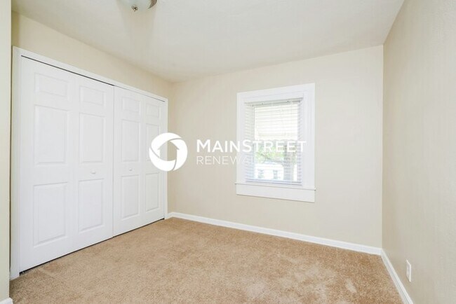 Building Photo - 4 Bedroom Pet-Friendly Home in Louisville,...