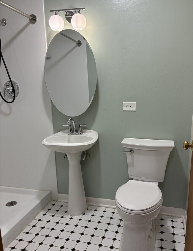 Building Photo - 203 Bonnie Brae Ave