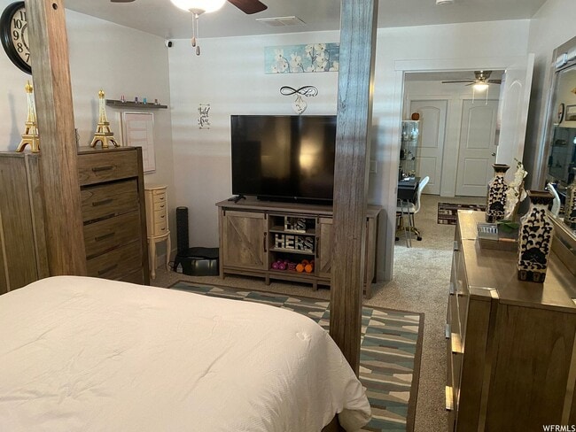 Building Photo - Modern Townhome