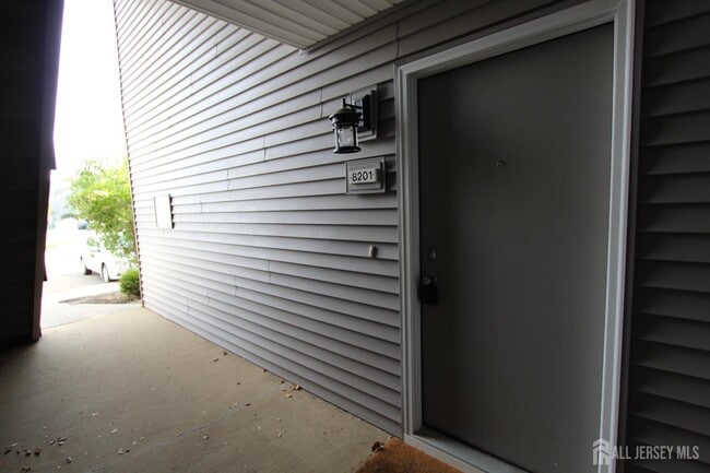 Building Photo - 8201 Tamarron Dr
