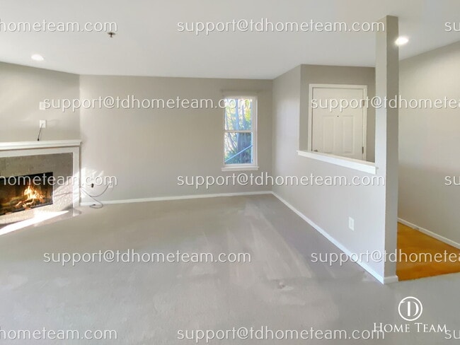 Building Photo - Luxurious 1-Bedroom Condo with Scenic Views and Modern Amenities in Bellevue, WA!