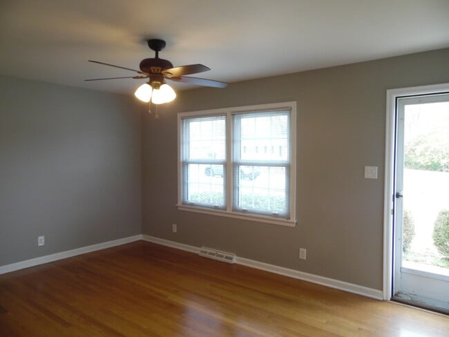 Building Photo - 352 Harvard Dr