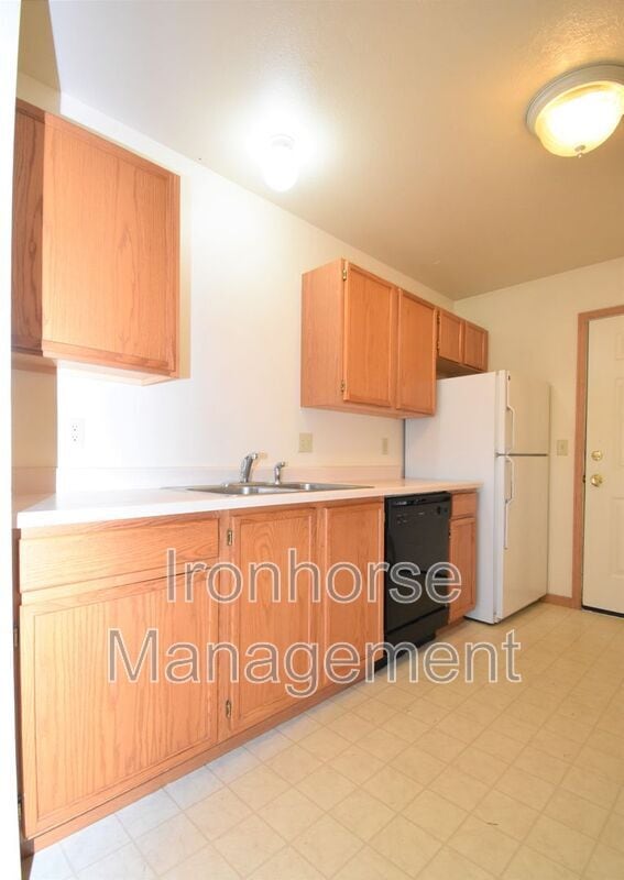 Building Photo - 2471 Wheeler Dr