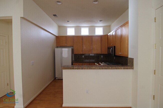 Building Photo - $6,595 - Gorgeous 2 Story 3 Bedroom 2.5 Bath Home steps away from Downtown Mountain View and Cal ...