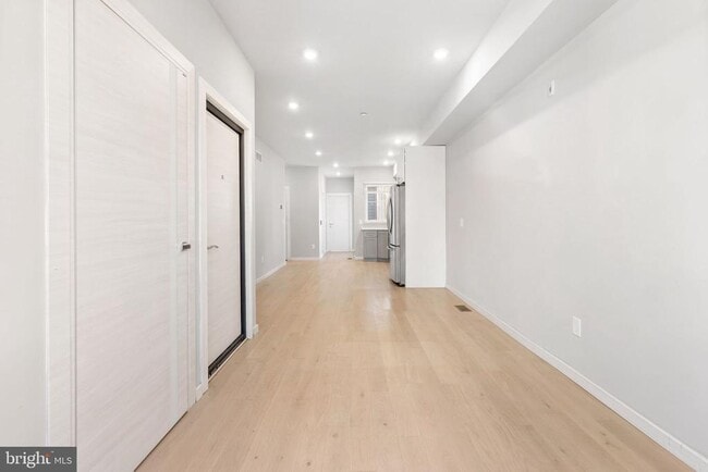 Building Photo - 2142 Master St