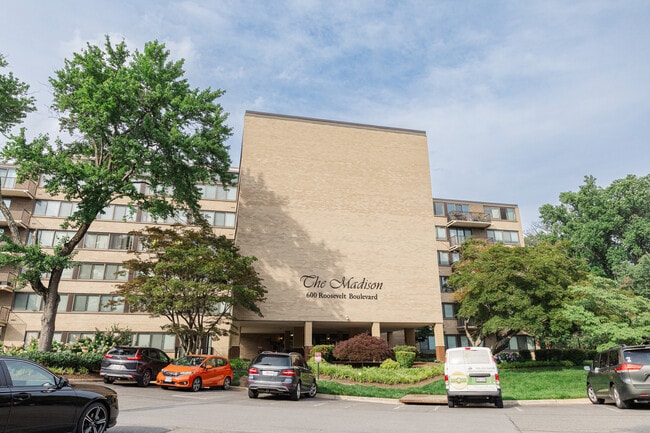 Building Photo - 600 Roosevelt Blvd