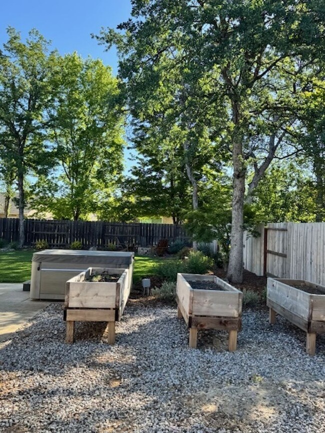 Building Photo - Beautiful Custom East Redding Home with a ...