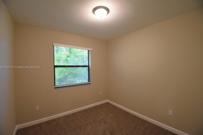 Building Photo - 1643 SW 28th St