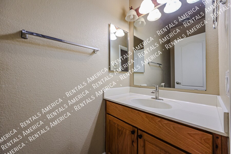 Building Photo - 2401 E Rio Salado Pky