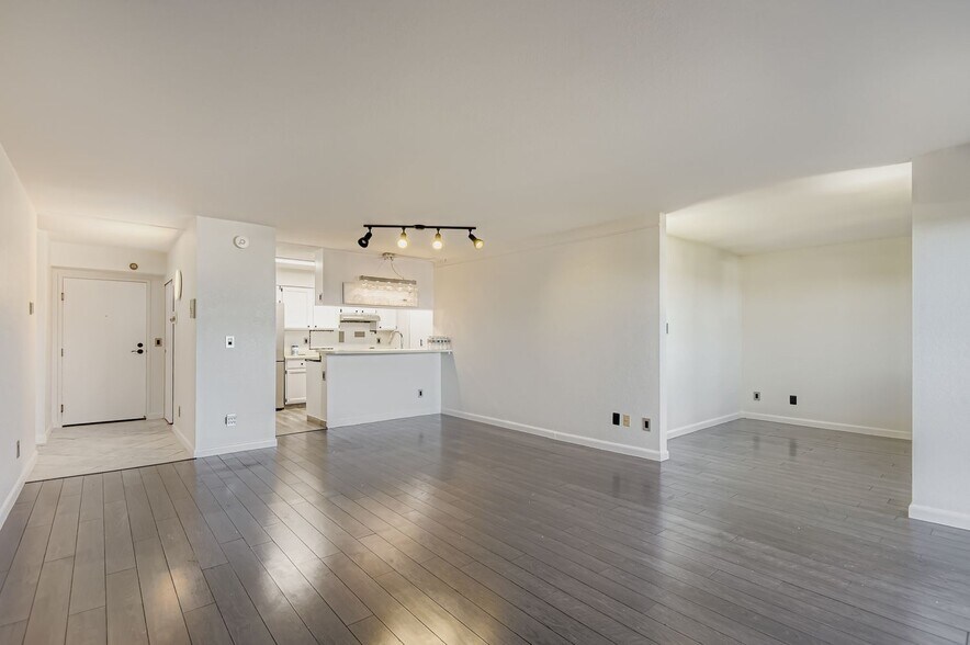 Dining - 7420 E Quincy Ave