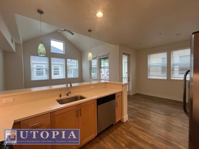 Building Photo - Spacious and Modern 3-bedroom, 3.5 bathroo...