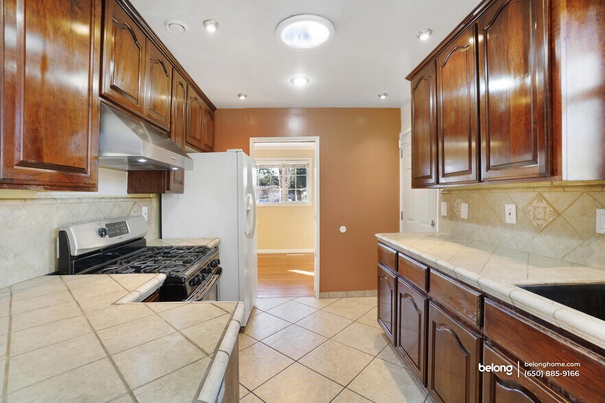 Building Photo - 663 Los Padres Blvd