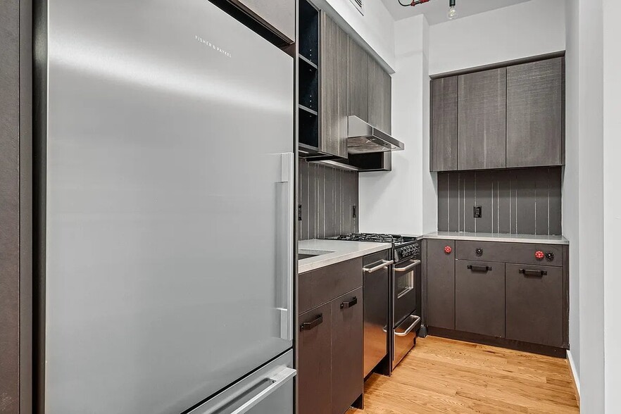 Building Photo - 123 Melrose St