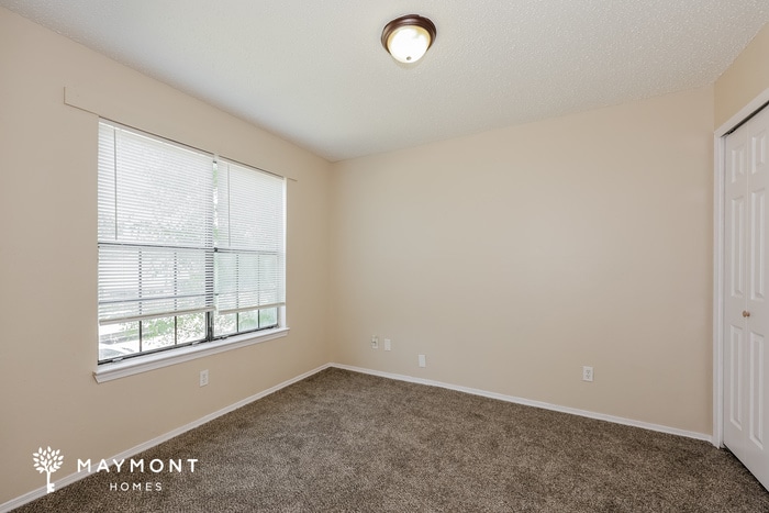 Building Photo - 2041 New Haven Dr
