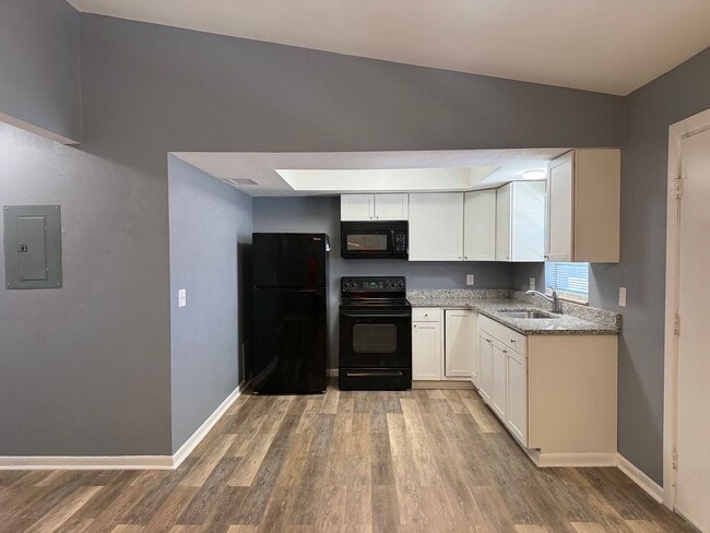 Building Photo - 65th Terrace N - Triplex