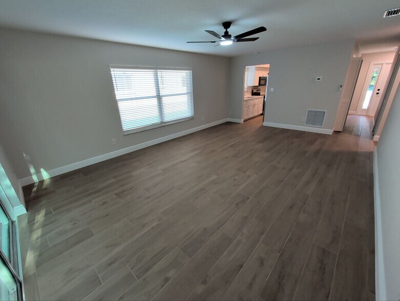 Building Photo - 7 Chinaberry Cir
