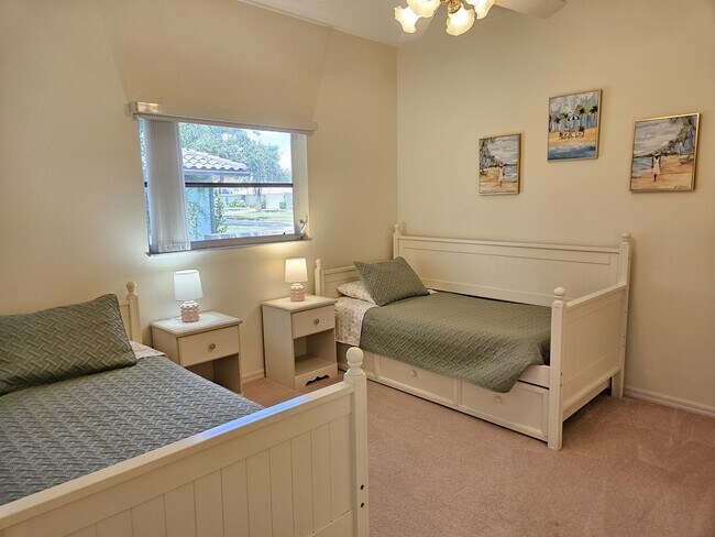 Building Photo - Seasonal Short-Term Private Heated Pool Home with 3 Bedroom, 2.5 Bath, 2 Car Garage in Sorrento W...