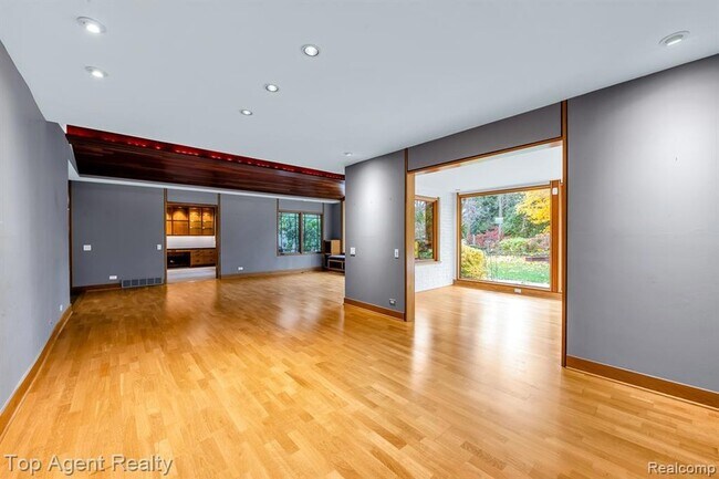 Building Photo - 5760 Snowshoe Cir