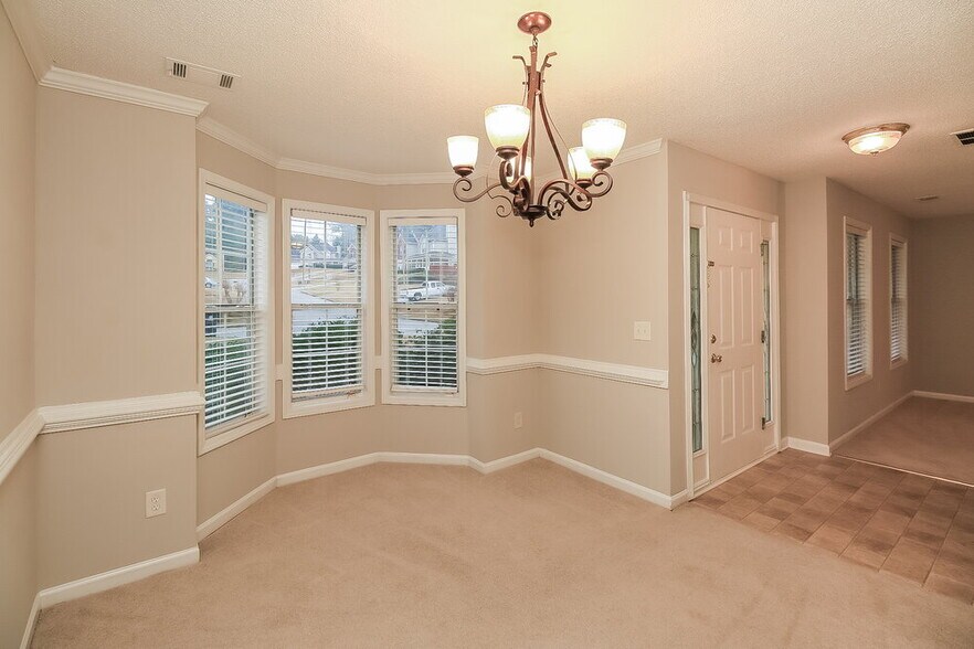 Building Photo - 4045 Lindsey Ln