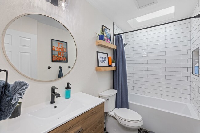 Building Photo - Ocean View Leucadia Townhome | Walk to Beach, Dining & More