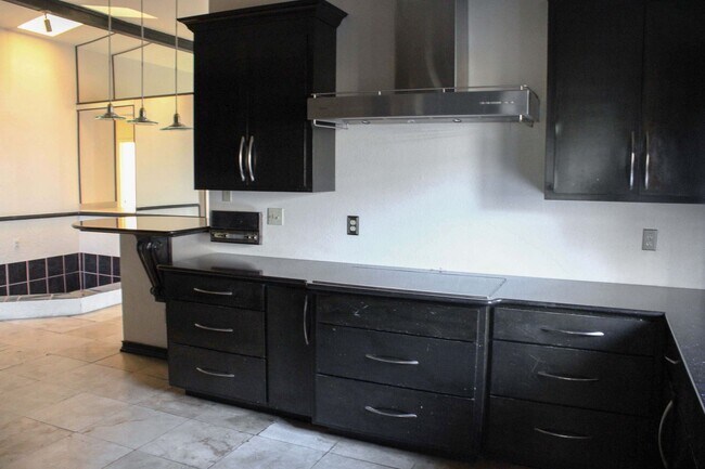 Building Photo - 4222 Clear Lake Dr