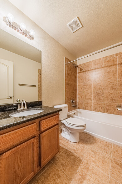 Upstairs Bath - 11661 Black Maple Ln