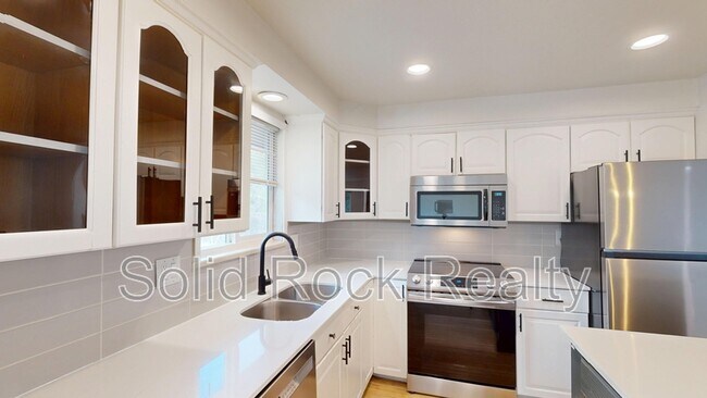 Building Photo - 3660 Brentwood Terrace