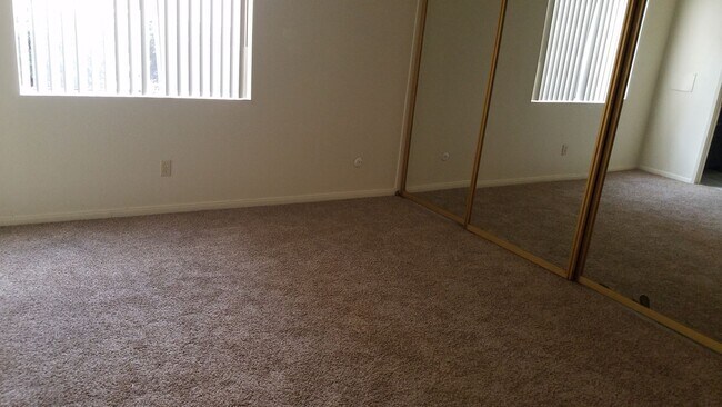 Building Photo - RECENTLY REDUCED!!! 3 bedroom, 2 bath, ground floor unit, and private patio.