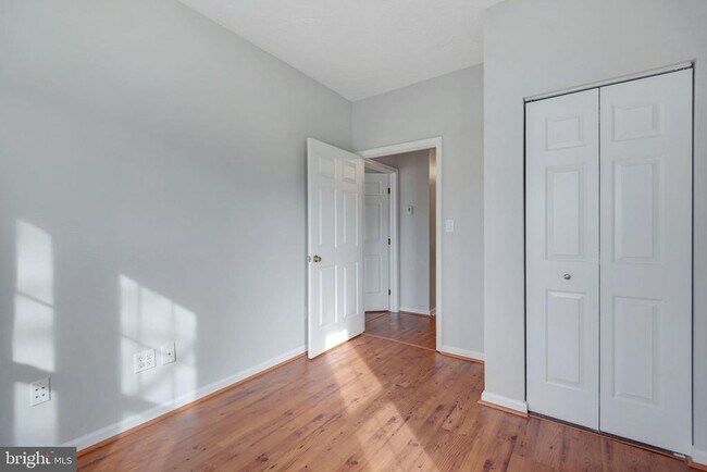 Building Photo - 2400 Chestnut Terrace Ct