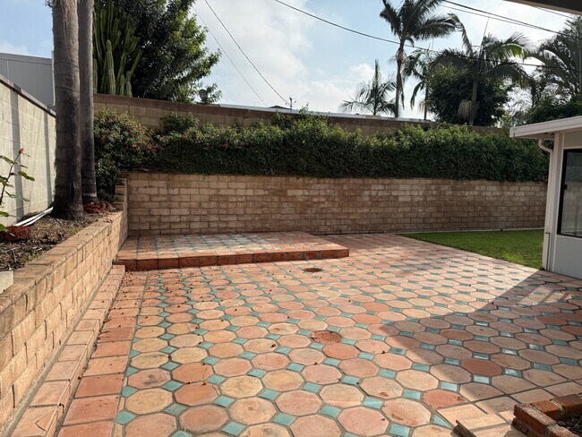 Building Photo - 2777 N Galley St