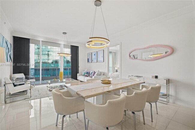 Building Photo - 200 Biscayne Blvd Way