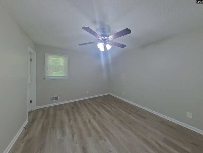 Building Photo - 530 N Royal Tower Dr