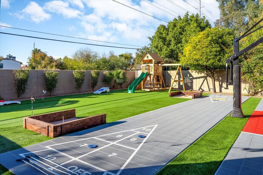 Building Photo - 5604 E Beverly Ln