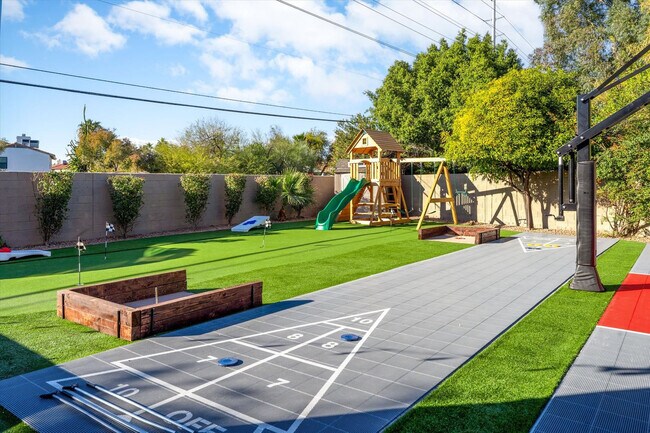 Building Photo - 5604 E Beverly Ln