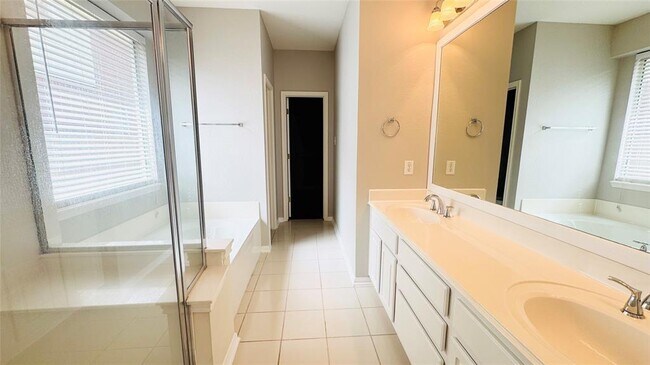Building Photo - 3218 Oak Cliff Ln