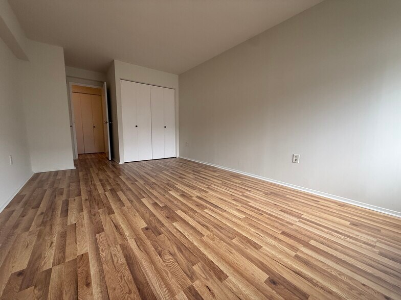 Building Photo - 333 Grand Ave