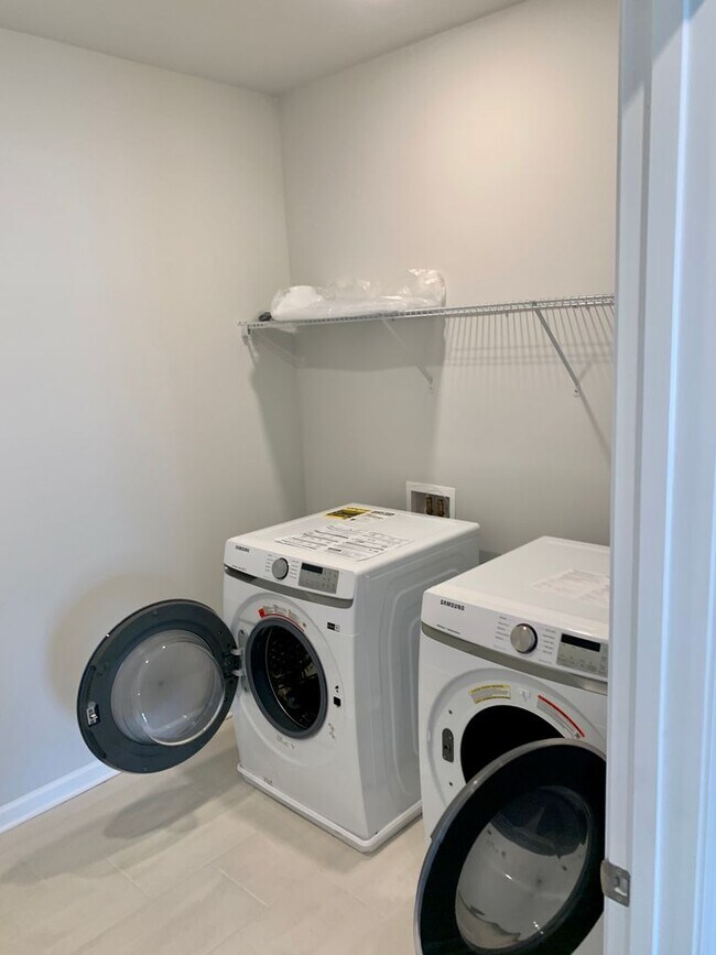 Building Photo - 600 Cunninghame Ct