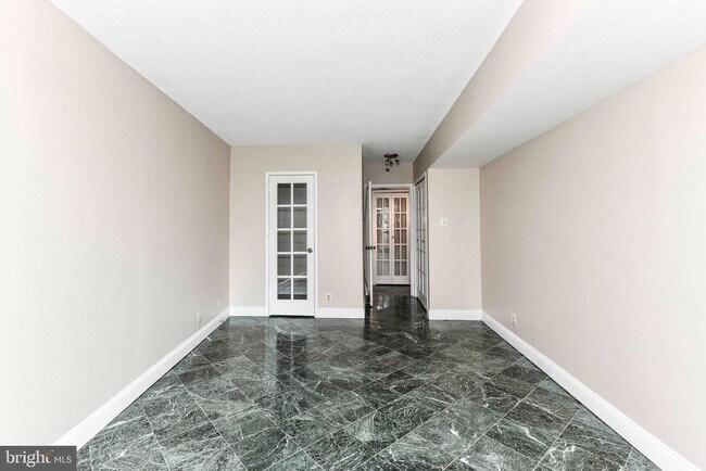 Building Photo - 1200 Crystal Dr