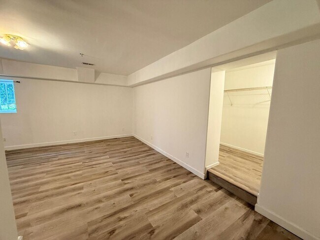 Building Photo - 8027 Ney Ave