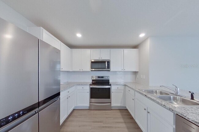 Building Photo - 4445 SW 85 Ln
