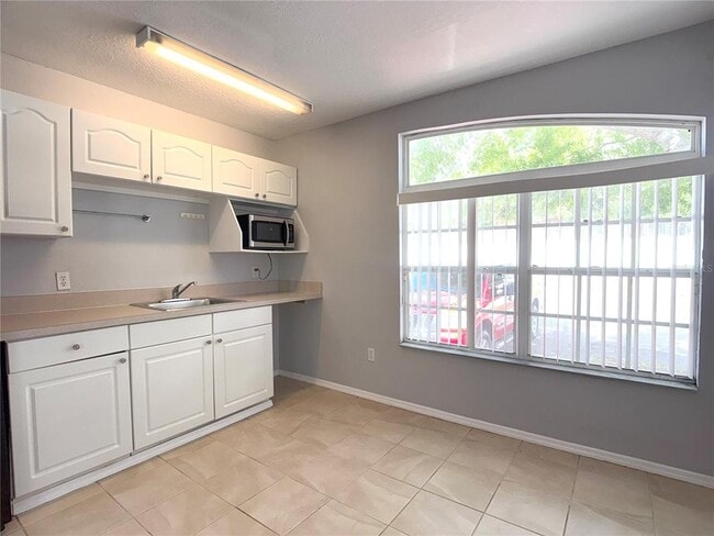 Building Photo - 902 Orchid Dr