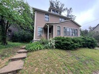 Building Photo - Large 3 Bedroom Duplex with Washer/Dryer - Water included!