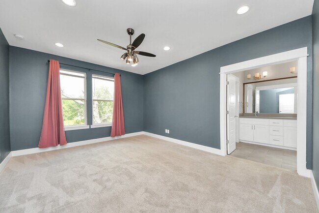 Building Photo - 1411 Boswell St