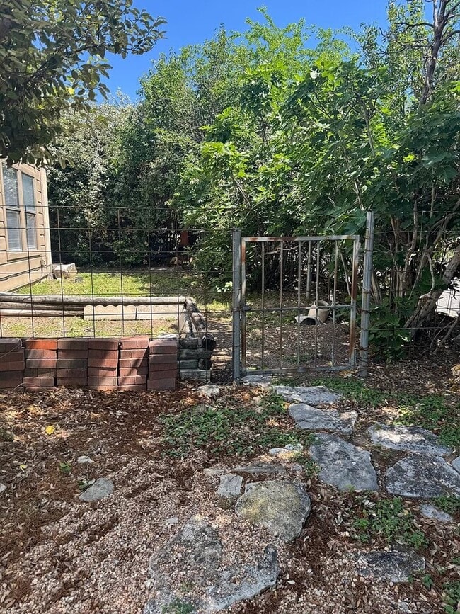 Building Photo - 302 Riverhill Blvd