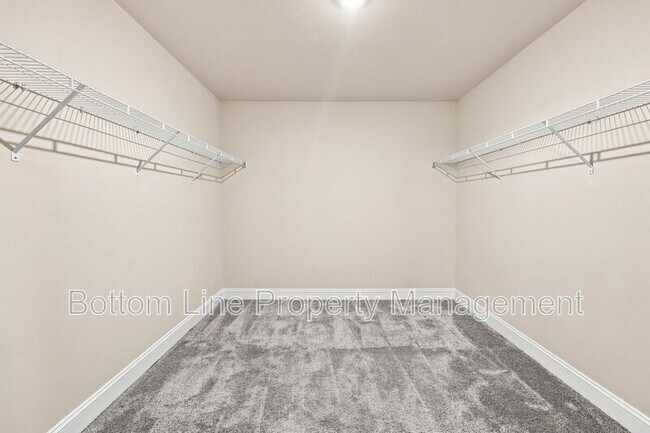 Building Photo - 2230 Bethpage Dr