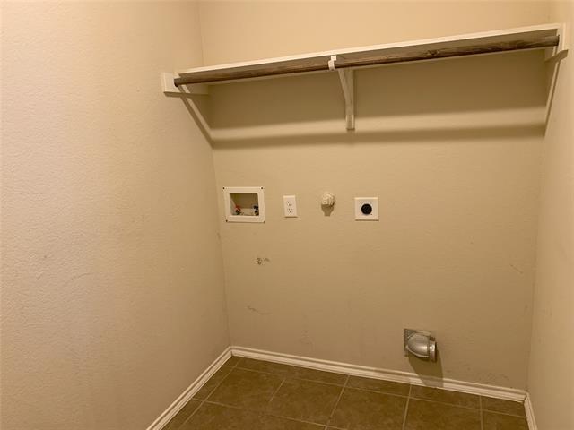 Building Photo - 940 Lake Grove Dr