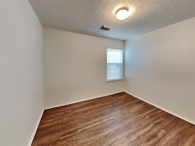 Building Photo - 18413 Sunrise Oaks Ct