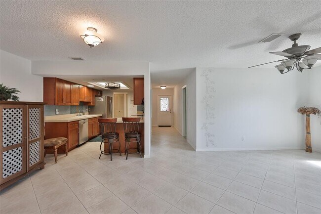 Building Photo - 2035 Hampstead Cir