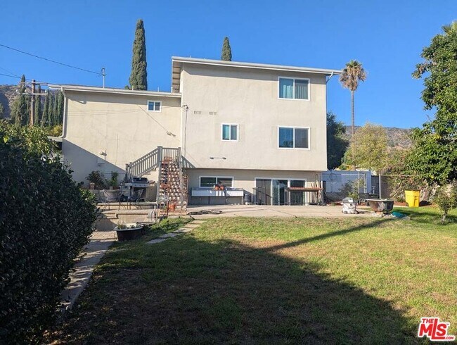 Building Photo - 508 Fernpark Dr